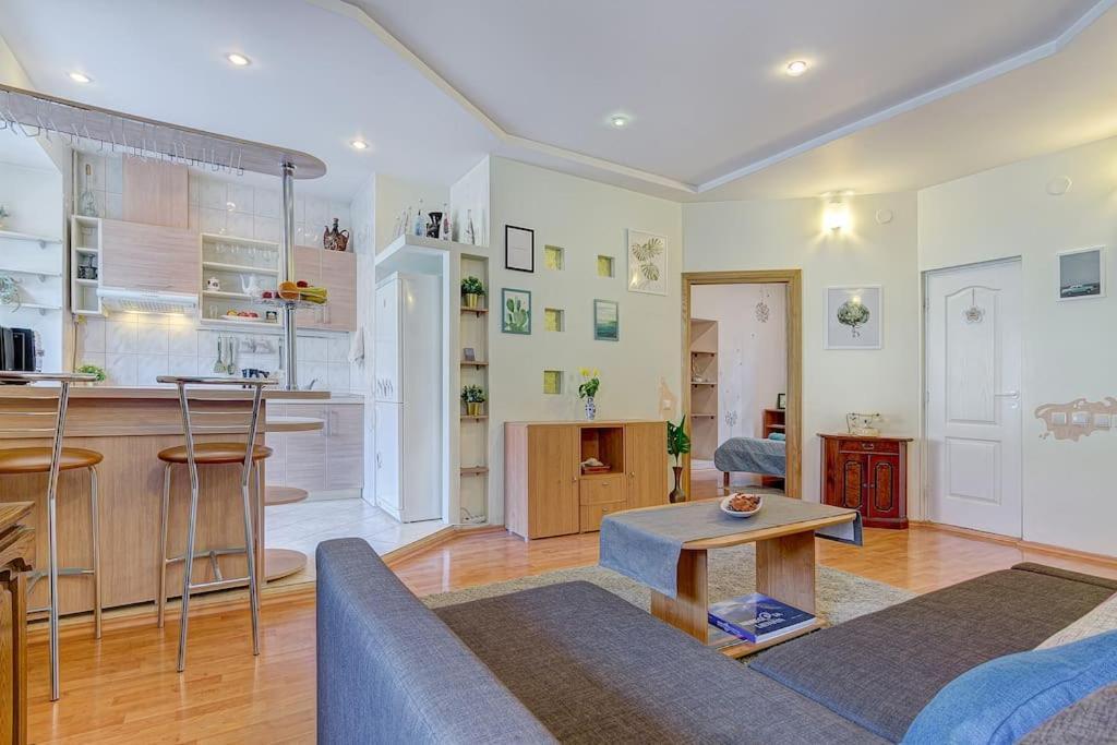 Private Entrance-2 Rooms-Old Town- Free Parking Vilnius Luaran gambar
